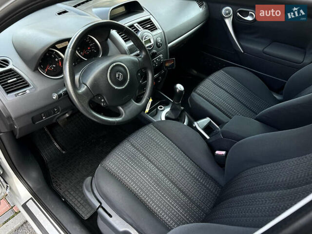 Рено Меган 2007 в Виннице на Automoto.ua Серый Рено Меган, объемом двигателя 1.6 л и пробегом 178 тыс. км за 5850 $, фото 39 на Automoto.ua