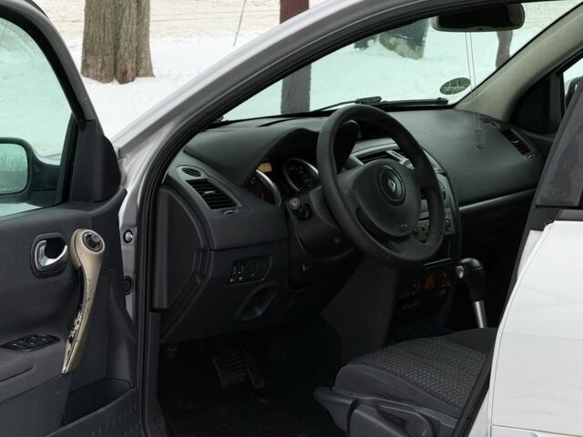 Сірий Рено Меган, об'ємом двигуна 1.9 л та пробігом 231 тис. км за 4600 $, фото 7 на Automoto.ua