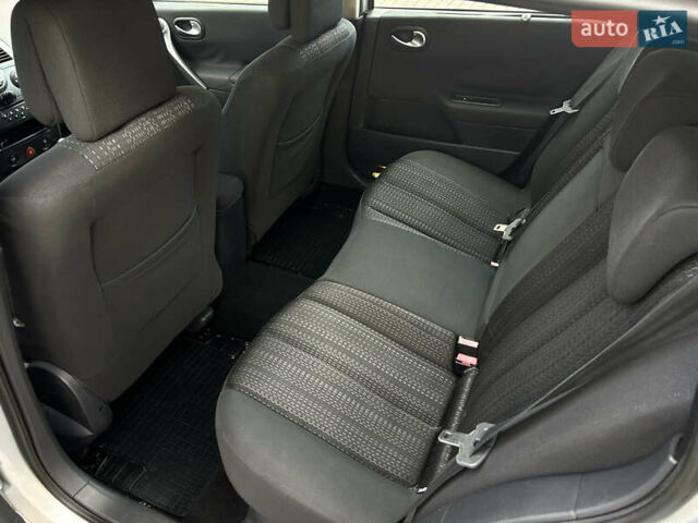 Рено Меган 2007 в Виннице на Automoto.ua Серый Рено Меган, объемом двигателя 1.6 л и пробегом 178 тыс. км за 5850 $, фото 62 на Automoto.ua