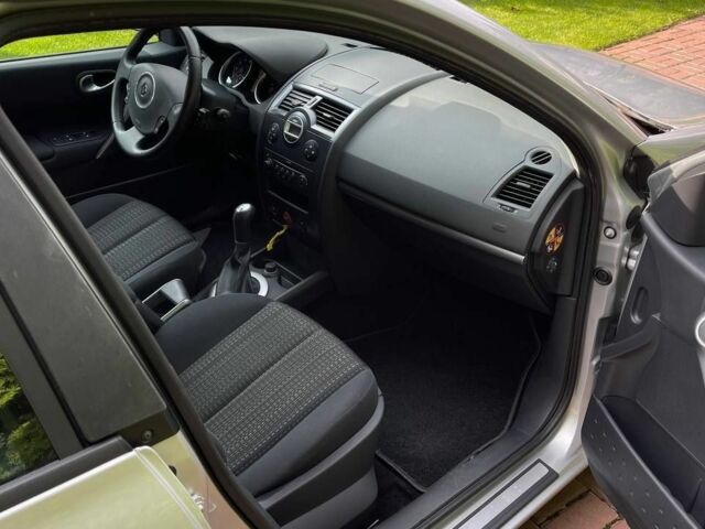 Серый Рено Меган, объемом двигателя 1.6 л и пробегом 107 тыс. км за 5550 $, фото 4 на Automoto.ua