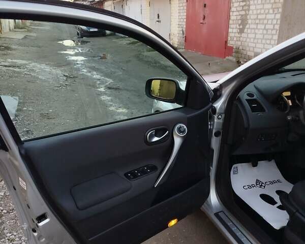 Серый Рено Меган, объемом двигателя 2 л и пробегом 162 тыс. км за 6299 $, фото 88 на Automoto.ua