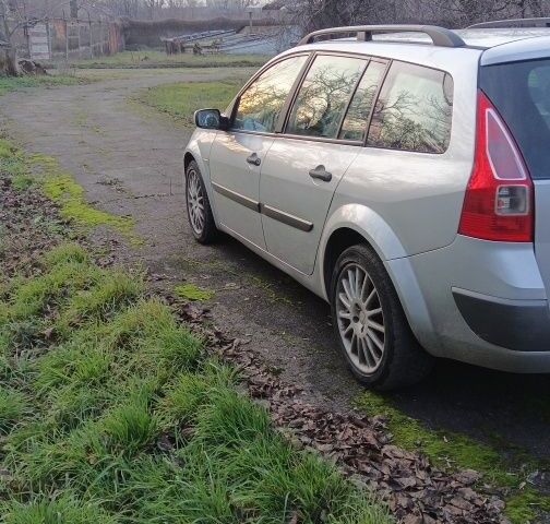 Серый Рено Меган, объемом двигателя 2 л и пробегом 280 тыс. км за 4200 $, фото 2 на Automoto.ua