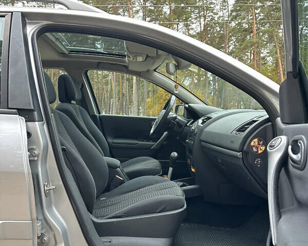 Сірий Рено Меган, об'ємом двигуна 2 л та пробігом 262 тис. км за 5650 $, фото 22 на Automoto.ua