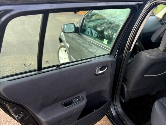 Серый Рено Меган, объемом двигателя 1.6 л и пробегом 215 тыс. км за 5400 $, фото 7 на Automoto.ua