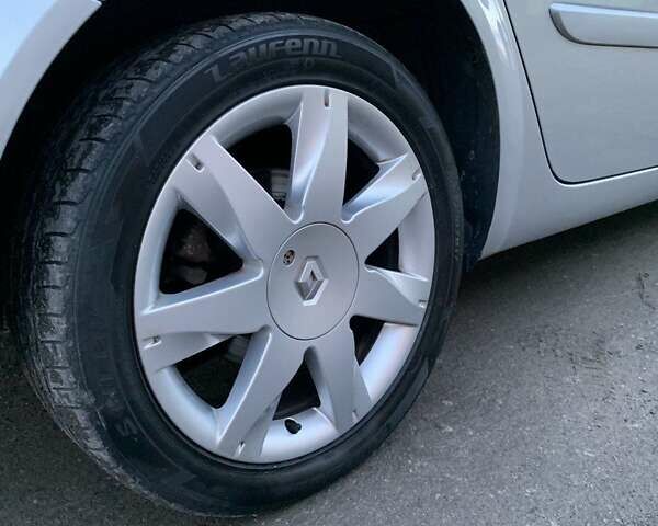 Серый Рено Меган, объемом двигателя 2 л и пробегом 162 тыс. км за 6299 $, фото 43 на Automoto.ua