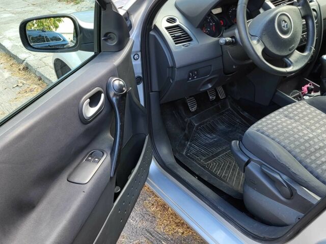 Рено Меган 2007 в Купянске на Automoto.ua Серый Рено Меган, объемом двигателя 1.4 л и пробегом 228 тыс. км за 3300 $, фото 9 на Automoto.ua