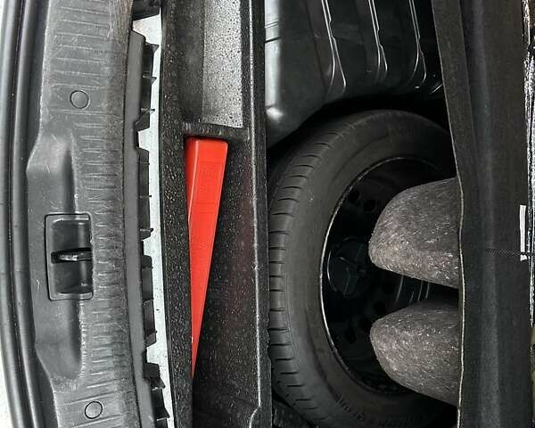 Сірий Рено Меган, об'ємом двигуна 1.6 л та пробігом 174 тис. км за 6000 $, фото 27 на Automoto.ua