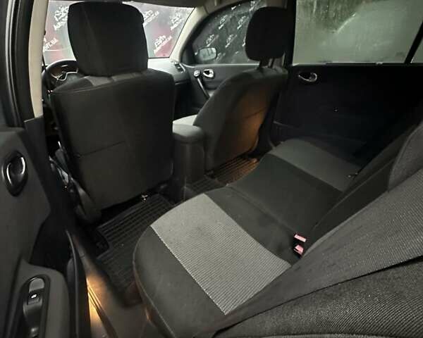 Серый Рено Меган, объемом двигателя 1.6 л и пробегом 248 тыс. км за 5500 $, фото 27 на Automoto.ua