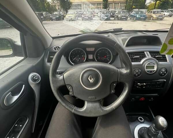 Серый Рено Меган, объемом двигателя 2 л и пробегом 250 тыс. км за 5600 $, фото 16 на Automoto.ua