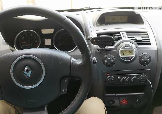 Серый Рено Меган, объемом двигателя 2 л и пробегом 288 тыс. км за 5500 $, фото 6 на Automoto.ua