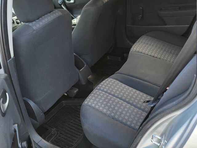 Рено Меган 2007 в Купянске на Automoto.ua Серый Рено Меган, объемом двигателя 1.4 л и пробегом 228 тыс. км за 3300 $, фото 10 на Automoto.ua