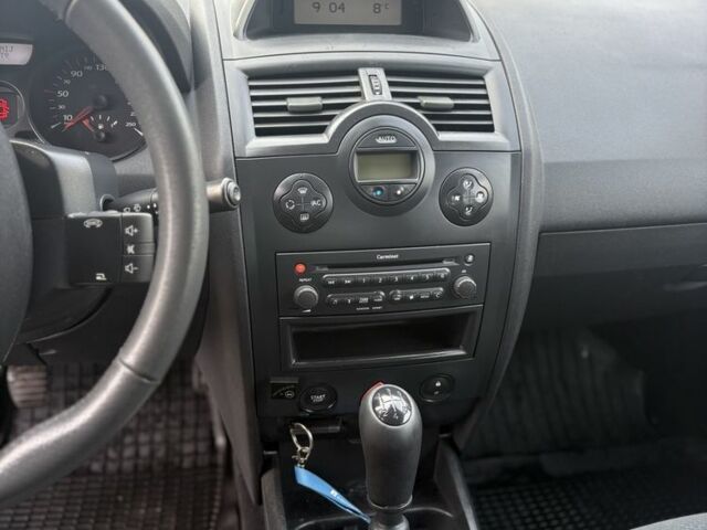 Серый Рено Меган, объемом двигателя 1.6 л и пробегом 215 тыс. км за 5400 $, фото 19 на Automoto.ua