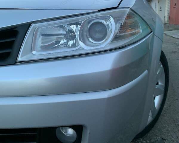 Серый Рено Меган, объемом двигателя 2 л и пробегом 162 тыс. км за 6299 $, фото 23 на Automoto.ua