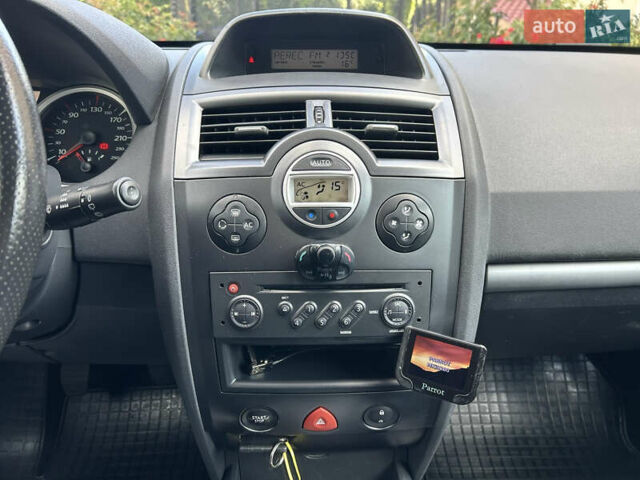 Рено Меган 2007 в Виннице на Automoto.ua Серый Рено Меган, объемом двигателя 1.6 л и пробегом 178 тыс. км за 5850 $, фото 44 на Automoto.ua