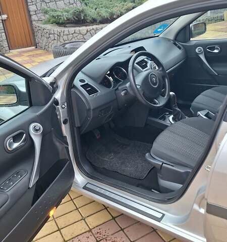 Сірий Рено Меган, об'ємом двигуна 1.6 л та пробігом 74 тис. км за 6800 $, фото 7 на Automoto.ua