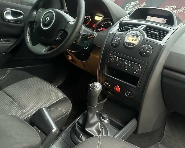 Серый Рено Меган, объемом двигателя 1.6 л и пробегом 248 тыс. км за 5500 $, фото 28 на Automoto.ua