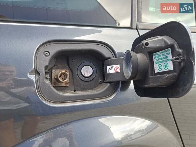Серый Рено Меган, объемом двигателя 1.6 л и пробегом 240 тыс. км за 5450 $, фото 37 на Automoto.ua