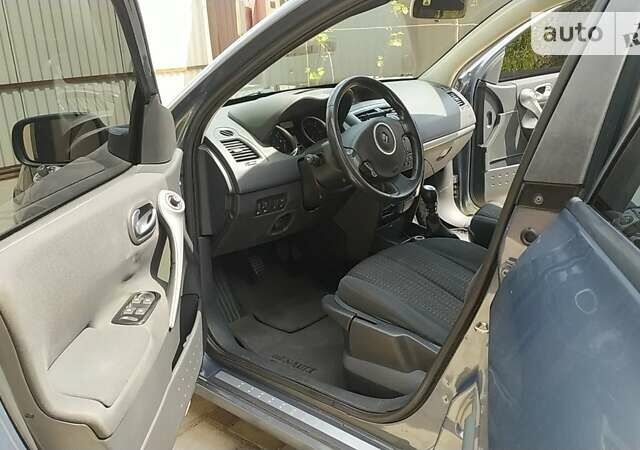 Серый Рено Меган, объемом двигателя 2 л и пробегом 288 тыс. км за 5500 $, фото 8 на Automoto.ua