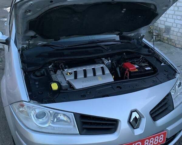 Серый Рено Меган, объемом двигателя 2 л и пробегом 162 тыс. км за 6299 $, фото 47 на Automoto.ua