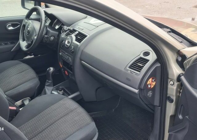 Сірий Рено Меган, об'ємом двигуна 1.6 л та пробігом 320 тис. км за 4600 $, фото 9 на Automoto.ua