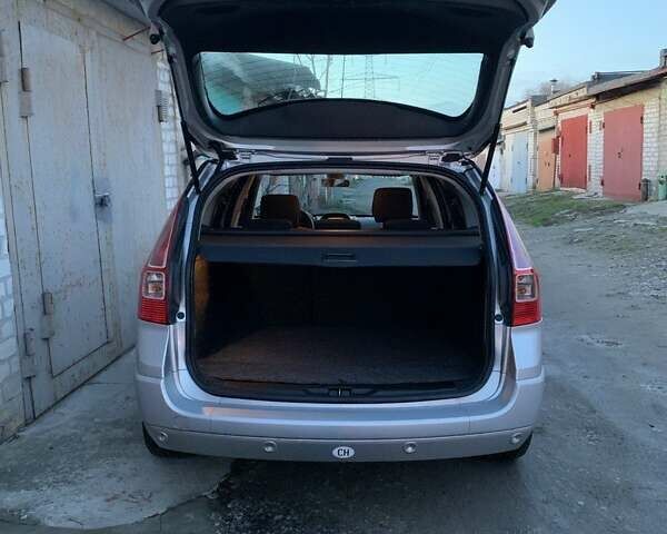 Серый Рено Меган, объемом двигателя 2 л и пробегом 162 тыс. км за 6299 $, фото 49 на Automoto.ua