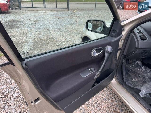 Серый Рено Меган, объемом двигателя 1.6 л и пробегом 236 тыс. км за 5200 $, фото 17 на Automoto.ua