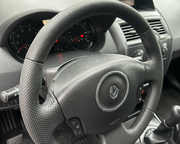 Серый Рено Меган, объемом двигателя 1.6 л и пробегом 174 тыс. км за 5550 $, фото 24 на Automoto.ua