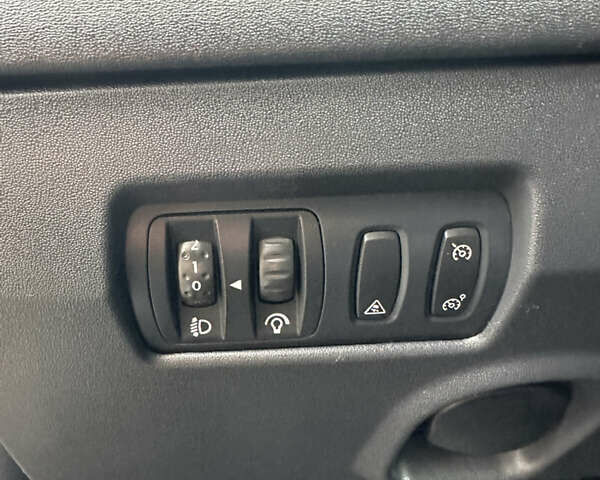 Серый Рено Меган, объемом двигателя 1.6 л и пробегом 174 тыс. км за 5550 $, фото 23 на Automoto.ua