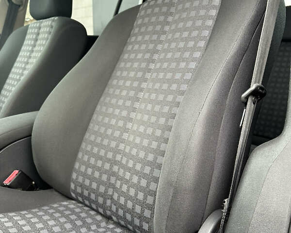 Серый Рено Меган, объемом двигателя 1.6 л и пробегом 174 тыс. км за 5550 $, фото 22 на Automoto.ua