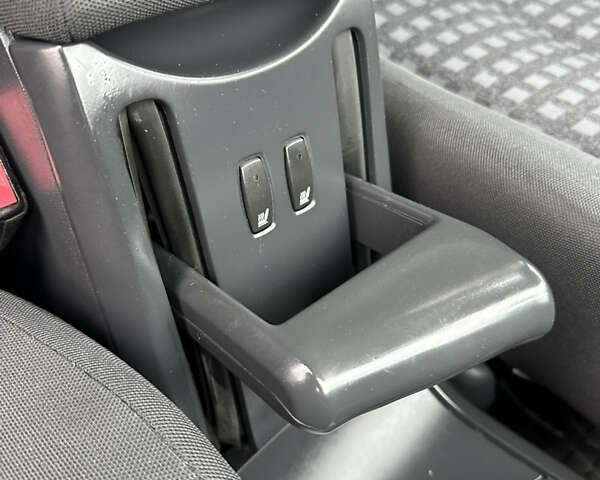 Серый Рено Меган, объемом двигателя 1.6 л и пробегом 174 тыс. км за 5550 $, фото 16 на Automoto.ua