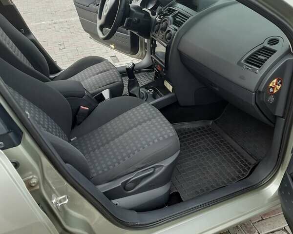 Серый Рено Меган, объемом двигателя 1.6 л и пробегом 234 тыс. км за 4999 $, фото 17 на Automoto.ua