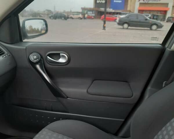 Серый Рено Меган, объемом двигателя 1.6 л и пробегом 234 тыс. км за 4999 $, фото 12 на Automoto.ua