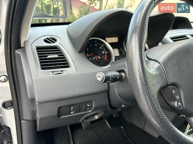 Рено Меган 2007 в Виннице на Automoto.ua Серый Рено Меган, объемом двигателя 1.6 л и пробегом 178 тыс. км за 5850 $, фото 52 на Automoto.ua