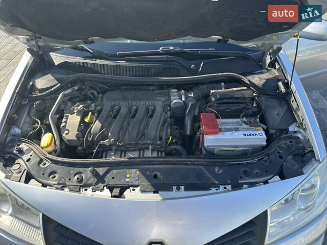 Серый Рено Меган, объемом двигателя 2 л и пробегом 134 тыс. км за 5600 $, фото 14 на Automoto.ua