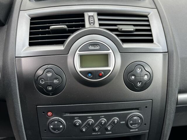 Сірий Рено Меган, об'ємом двигуна 2 л та пробігом 161 тис. км за 5750 $, фото 6 на Automoto.ua