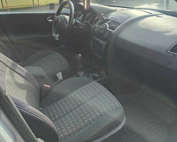 Сірий Рено Меган, об'ємом двигуна 1.6 л та пробігом 226 тис. км за 5100 $, фото 4 на Automoto.ua