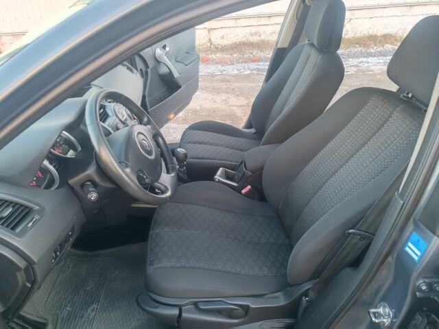 Серый Рено Меган, объемом двигателя 2 л и пробегом 195 тыс. км за 6100 $, фото 7 на Automoto.ua