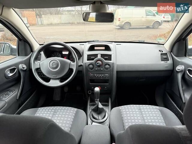 Серый Рено Меган, объемом двигателя 1.6 л и пробегом 206 тыс. км за 5190 $, фото 15 на Automoto.ua