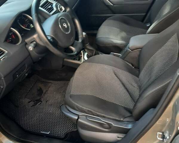 Сірий Рено Меган, об'ємом двигуна 1.6 л та пробігом 171 тис. км за 5800 $, фото 6 на Automoto.ua
