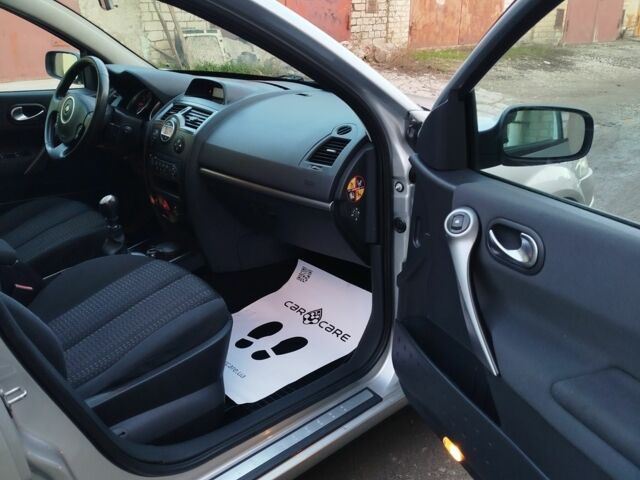 Сірий Рено Меган, об'ємом двигуна 2 л та пробігом 162 тис. км за 6299 $, фото 16 на Automoto.ua