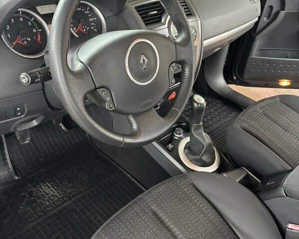 Серый Рено Меган, объемом двигателя 1.6 л и пробегом 210 тыс. км за 6150 $, фото 12 на Automoto.ua