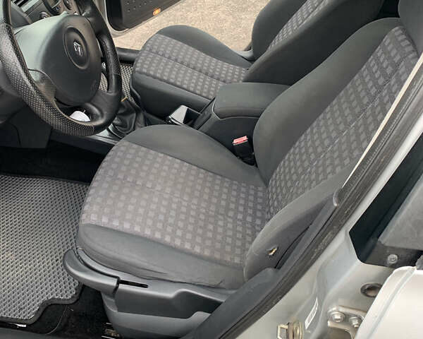 Сірий Рено Меган, об'ємом двигуна 1.6 л та пробігом 298 тис. км за 5200 $, фото 8 на Automoto.ua