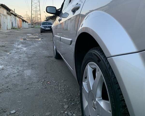 Серый Рено Меган, объемом двигателя 2 л и пробегом 162 тыс. км за 6299 $, фото 69 на Automoto.ua