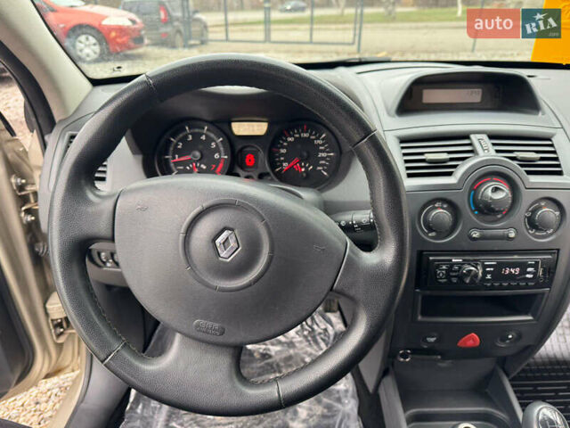 Серый Рено Меган, объемом двигателя 1.6 л и пробегом 236 тыс. км за 5200 $, фото 13 на Automoto.ua
