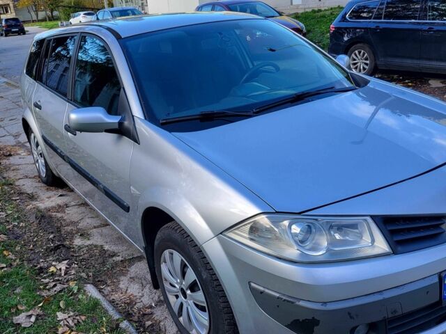 Рено Меган 2007 в Купянске на Automoto.ua Серый Рено Меган, объемом двигателя 1.4 л и пробегом 228 тыс. км за 3300 $, фото 1 на Automoto.ua