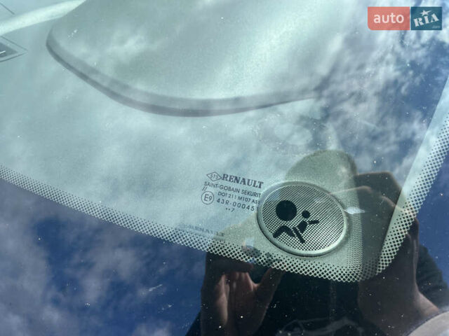 Серый Рено Меган, объемом двигателя 1.6 л и пробегом 217 тыс. км за 4750 $, фото 16 на Automoto.ua