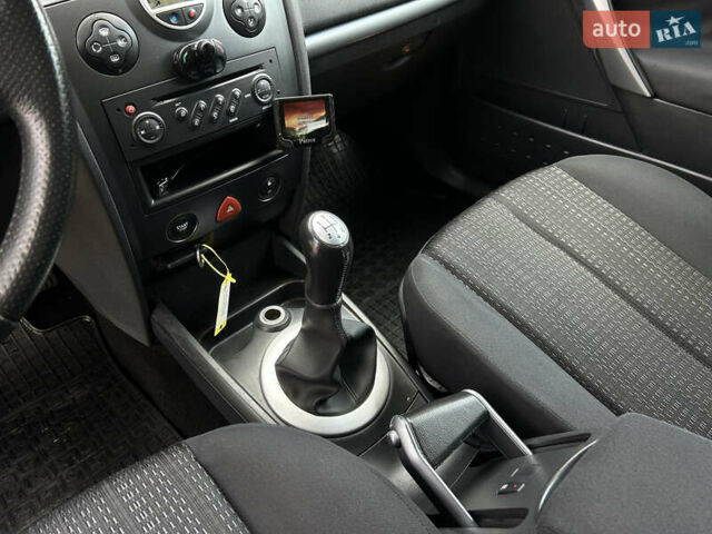 Рено Меган 2007 в Виннице на Automoto.ua Серый Рено Меган, объемом двигателя 1.6 л и пробегом 178 тыс. км за 5850 $, фото 46 на Automoto.ua