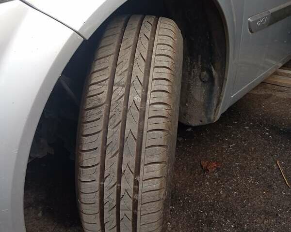 Серый Рено Меган, объемом двигателя 1.46 л и пробегом 400 тыс. км за 4200 $, фото 6 на Automoto.ua