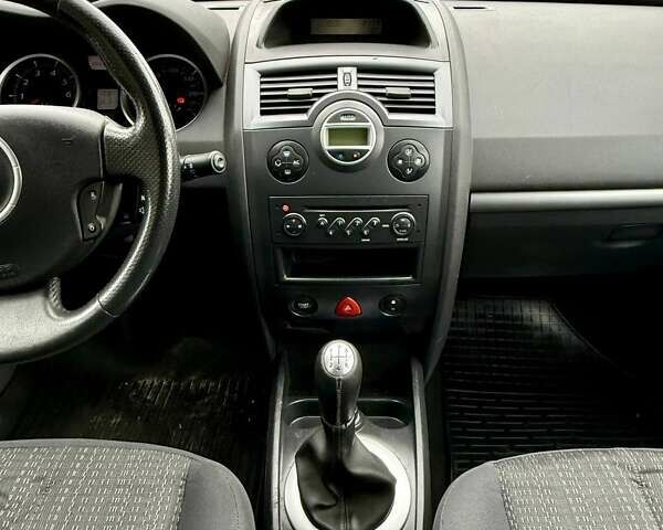 Серый Рено Меган, объемом двигателя 1.6 л и пробегом 215 тыс. км за 5500 $, фото 31 на Automoto.ua