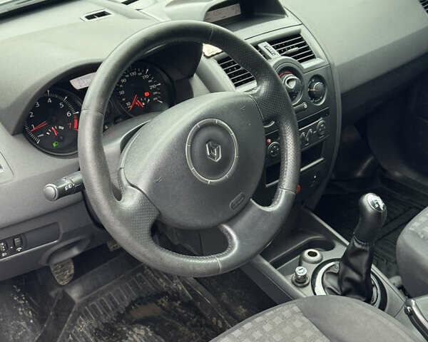 Серый Рено Меган, объемом двигателя 1.39 л и пробегом 230 тыс. км за 4450 $, фото 5 на Automoto.ua